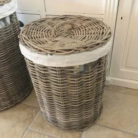 Vasketøjskurv m. låg - rattan