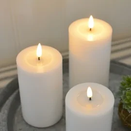 Bloklys i hvid Ø7,5 x 15 cm.