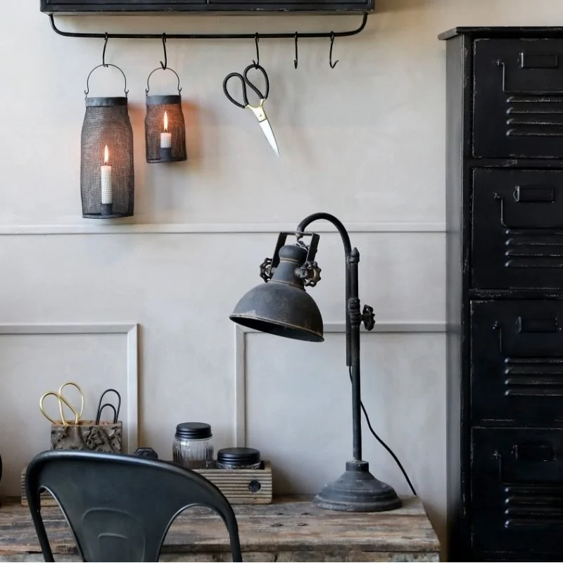 Factory bordlampe i sort fra Chic Antique