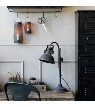 Factory bordlampe i sort fra Chic Antique