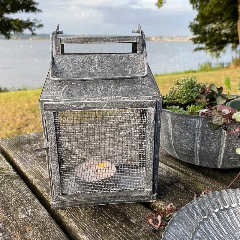 Lanterne i zink look med net - H21,5 cm.