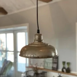 Loftslampe i metal - Ø20 cm.