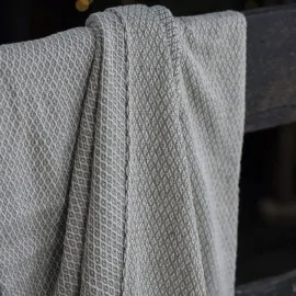 Plaid creme/støvgrønt rudemønster fra Ib Laursen