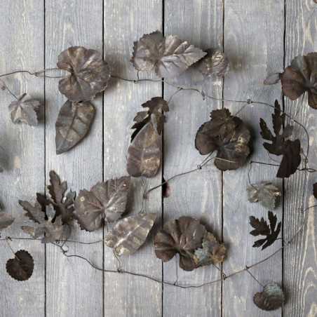 Dekorativ ranke i jern med blade