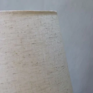 bordlampe i sølv med skærm i hør