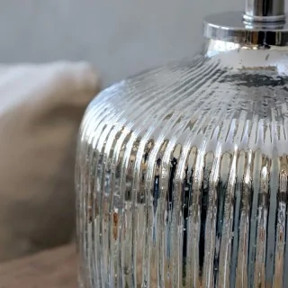 bordlampe i sølv med skærm i hør