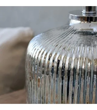 bordlampe i sølv med skærm i hør