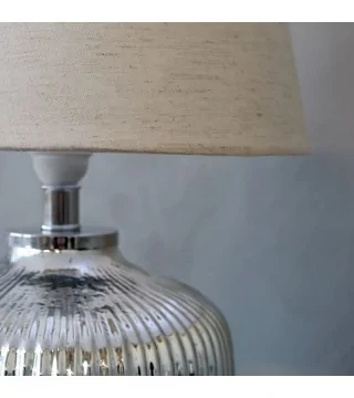 bordlampe i sølv med skærm i hør