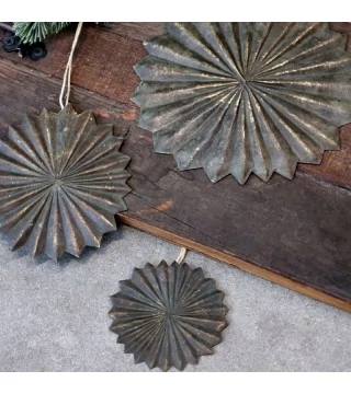 julepynt i form af ornament i jern