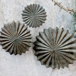 julepynt i form af ornament i jern