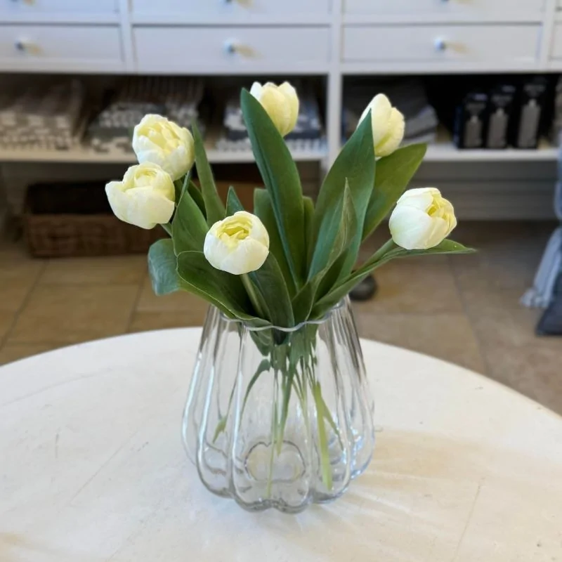 hvide kunstige tulipaner