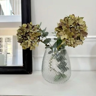 vase i glas med mønster