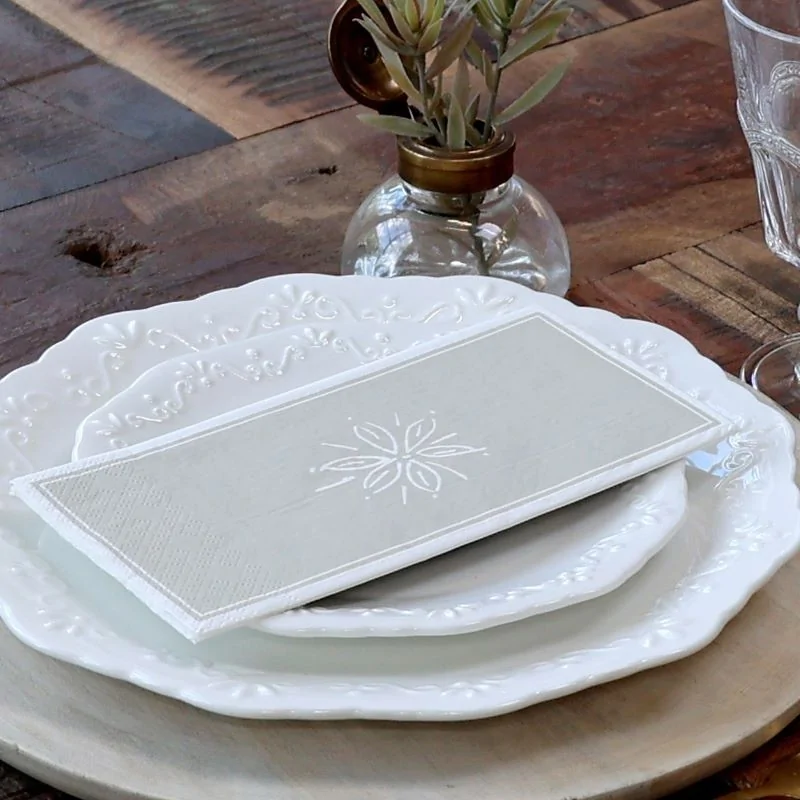 Serviet m. blomst, L20/B10 cm lys latte