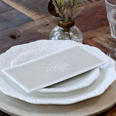 Serviet m. blomst, L20/B10 cm lys latte