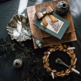 æske formet som bog med julemotiv