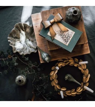 æske formet som bog med julemotiv