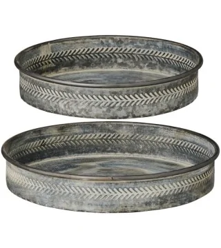 Rund metalbakke på 31,7 cm med dekorativt mønster