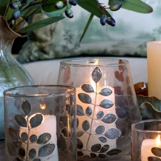 Chic Antique lysestage i glas med dekorativt bladmønster