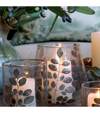 Chic Antique lysestage i glas med dekorativt bladmønster