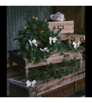 små sløjfer til pynt med gran og julepynt