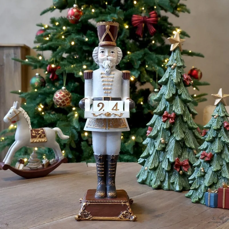 Nøddeknækker figur m. kalender H31 cm.