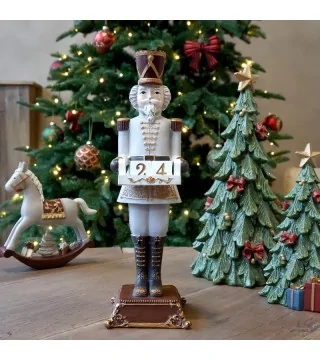 Nøddeknækker figur m. kalender H31 cm.
