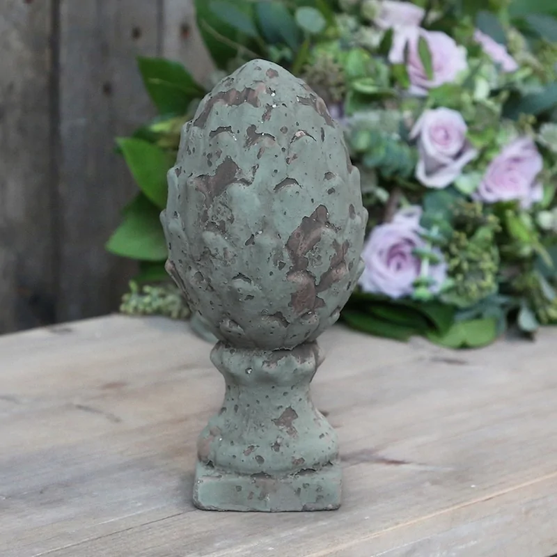 Dekor / kogle på fod i cement - 20 cm
