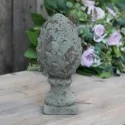 Dekor / kogle på fod i cement - 20 cm