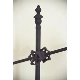 Bordlampe i mørk metal fra JDL