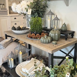 Velkommen indenfor i den lille gårdbutik onsdag/torsdag kl. 12.00-17.30 i denne uge 😃🌿

📍Krogstrupvej 37, V. Hornum, 9640 Farsø

#vesthimmerland #livsstilsbutik #nordiskinteriør #pynteting 

Nordisk interiør | Livsstilsbutik | Efterår | Boliginteriør